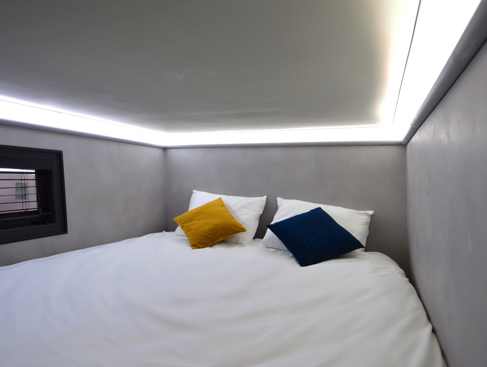 Upper bed