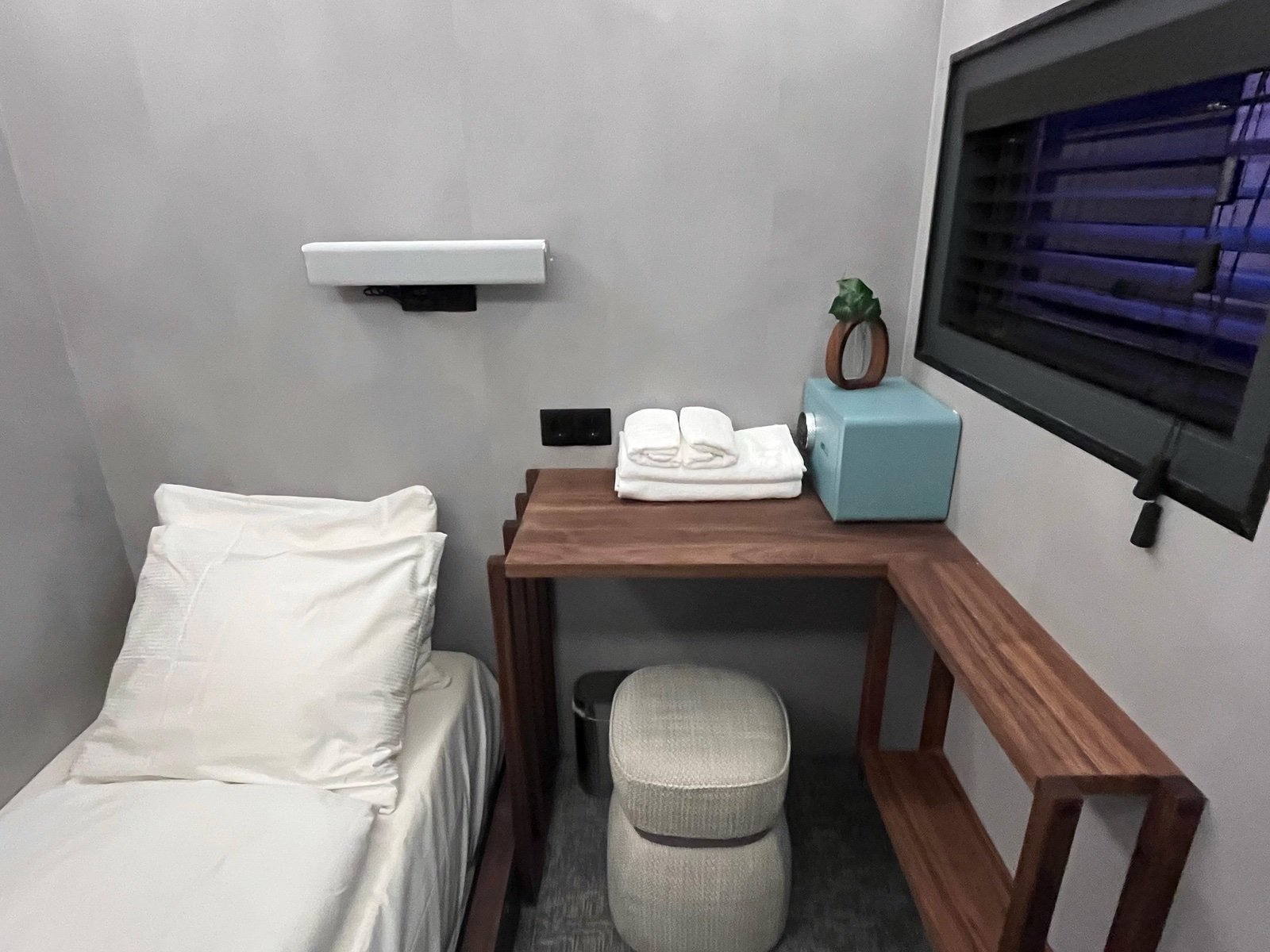 Solo room
